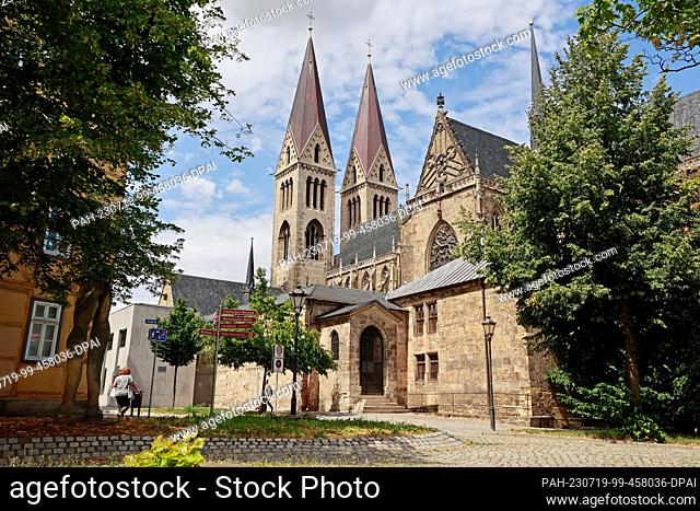 19 July 2023, Saxony-Anhalt, Halberstadt: The Cathedral of St. Stephen and St. Sixtus is one of the most beautiful Gothic cathedrals in Germany