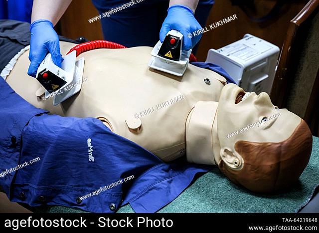 RUSSIA, NOVOSIBIRSK - NOVEMBER 1, 2023: A feldsher (paramedical practitioner) uses an automatic electronic defibrillator on a dummy during the Best Paramedic...