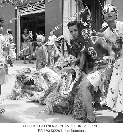 Dressed dancers posing for the photographer, Barranquilla (Atlantico), Colombia 1958. | usage worldwide. - Barranquilla (Atlantico)/Colombia