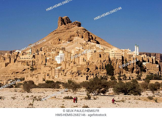 Yemen, clinging to the cliff, one of the many magnificent adobe villages of Hadramout in Wadi Da'awan