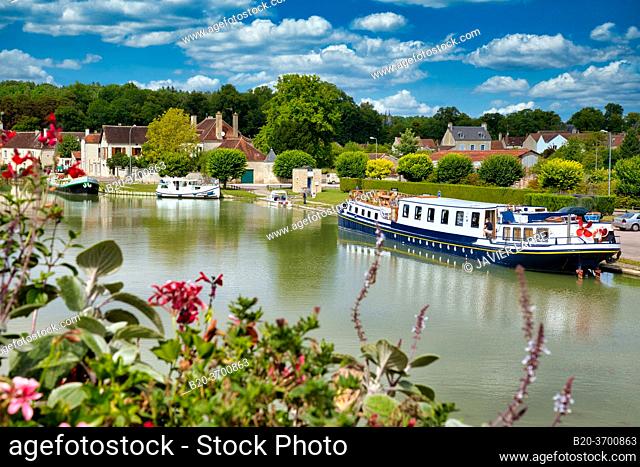 Canal de Bourgogne, Tanlay, Yonne, Bourgogne, Burgundy, France, Europe