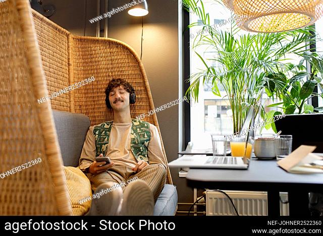 Young man relaxing in cafe