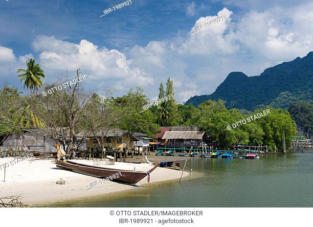 Fishing village of Ao Tha Len, Krabi, Thailand, Asia