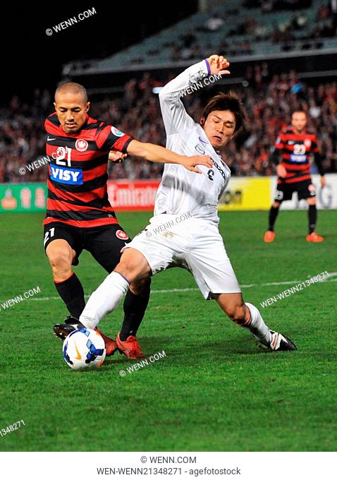 The Western Sydney Wanderers beat Sanfrecce Hiroshima 2-0 to overcome a 1-3 deficit after the first leg of the elimination round