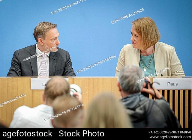 28 August 2023, Berlin: Christian Lindner (FDP, l), Federal Minister of Finance, and Lisa Paus (Bündnis 90/Die Grünen), Federal Minister for Family Affairs