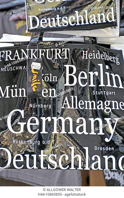 Souvenierstand, Tasche mit Namen deutscher Städte, Heidelberg, Baden-Württemberg, Deutschland, Europa