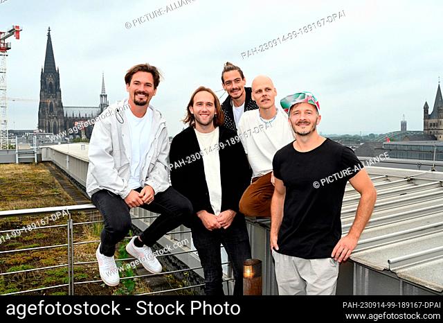 13 September 2023, North Rhine-Westphalia, Cologne: Oliver Niesen, Kevin Wittwer, Dominik Schönenborn, Hannes Feder and Yannick Richter from the Cologne band...