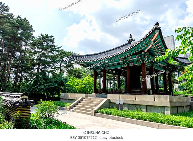 bosingak bell pavilion in front of national museum of korea in seoul, south korea