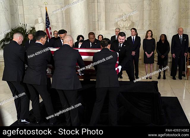 United States Supreme Court Police officers place the flag-draped casket of retired Supreme Court Justice Sandra Day O’Connor onto the Lincoln Catafalque before...