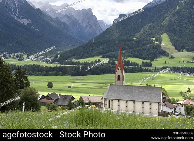 Eglise Sainte-Marie, hameau Santa-Maria, pres de Dobbiaco, Val Pusteria, Region du Trentin-Haut-Adige, Tyrol du Sud, Italie, Europe du Sud/St