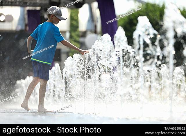 RUSSIA, MOSCOW - JULY 4, 2023: A child plays in a splash fountain in Muzeon Park in central Moscow in summer. Mikhail Tereshchenko/TASS