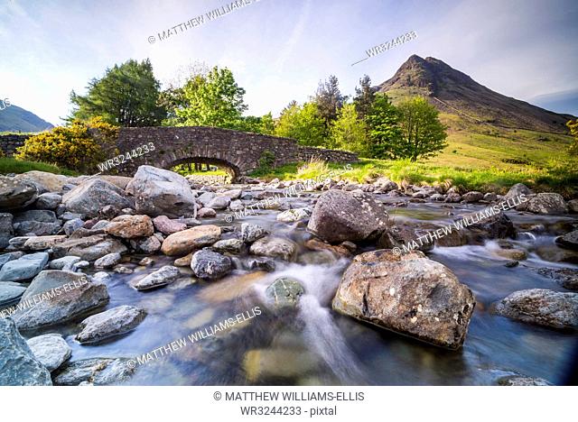Old bridge by Wastwater (Wast Water) in the Wasdale Valley, Lake District National Park, UNESCO World Heritage Site, Cumbria, England, United Kingdom, Europe