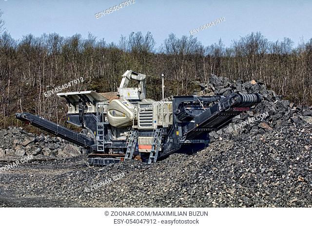Plant for extraction and production of gravel and granite chips. Equipment for processing granite, processor for processing granite, gravel digging