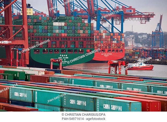 The container ship 'CSCL Globe' of shipping company China Shipping Group is accompanied by tugs during the docking maneuver at the container terminal Eurogate...
