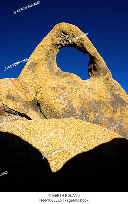 Whitney Portal Arch, USA, Amerika, Vereinigte Staaten, Kalifornien, Alabama Hills, Felsen, Granit, Felsskulptur, Felsbogen, Arch