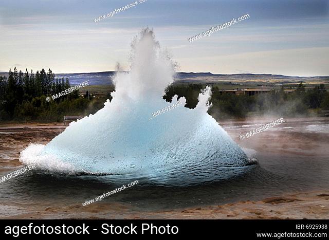 Geyser, hot spring, eruption, bubble, eruption, water fountain, Strokkur, Haukadalur, geothermal area, Golden Circle, South West Iceland, Iceland, Europe