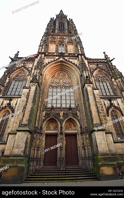 St. Lamberts Church, gothic facade, ornate stonework, historic old town of Muenster, famous travel destination in North Rhine-Westphalia, Germany