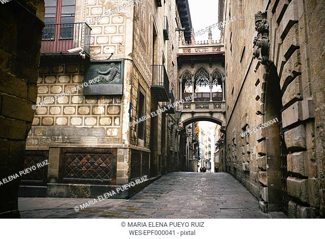 Spain, Barcelona, view to Bridge of Sighs at Gothic Quarter