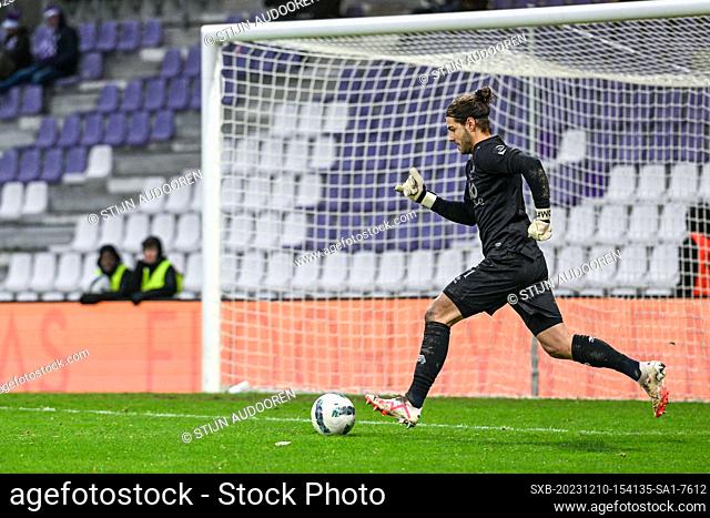 goalkeeper Davor Matijas (71) of Beerschot pictured during a soccer game between Beerschot and KMSK Deinze during the 15th matchday in the Challenger Pro League...