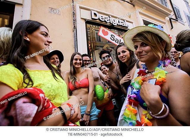 Desigual sales 2015. Seminaked Party: the first 100 people who come in swimsuit, will dress in the shop directly. The clothes chosen are completely free