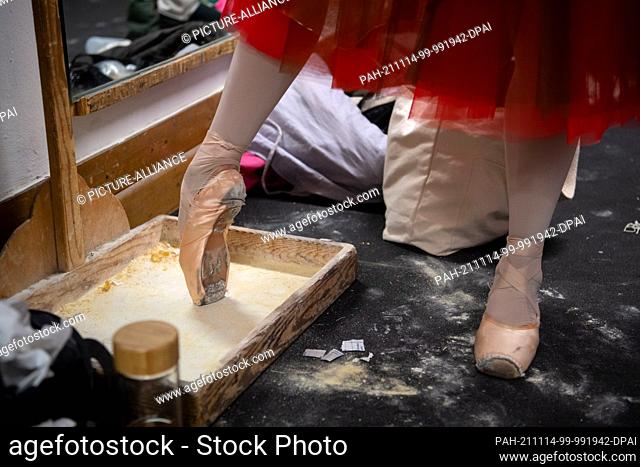11 November 2021, Bavaria, Munich: Carollina Bastos (as Autumn) prepares her shoes during a rehearsal of the fairy tale ballet ""Cinderella"" at the National...