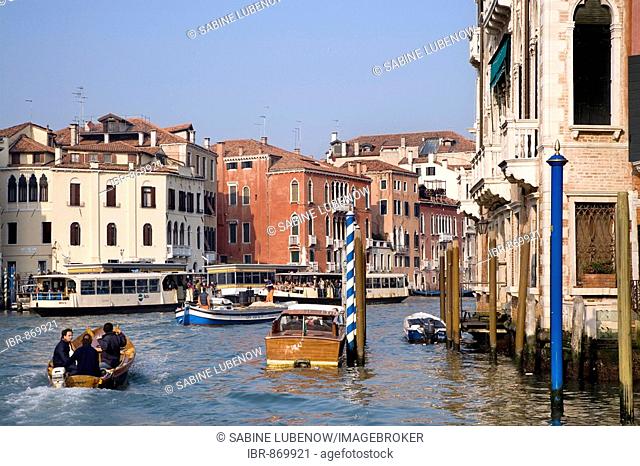 Boats on Canal Grande, Grand Canal, Venezia, Venice, Italy, Europe