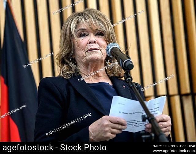 05 November 2021, Norway, Oslo: Singer and actress Wencke Myhre from Norway speaks during the awarding of the Federal Cross of Merit to her
