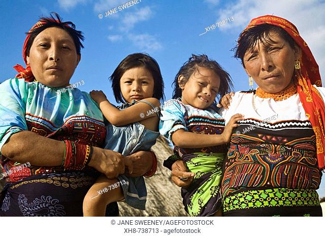 PANAMA, Kuna Yala, San Blas Islands, Wichub-Wala Island, Two Kuna women, each one holding her daughter