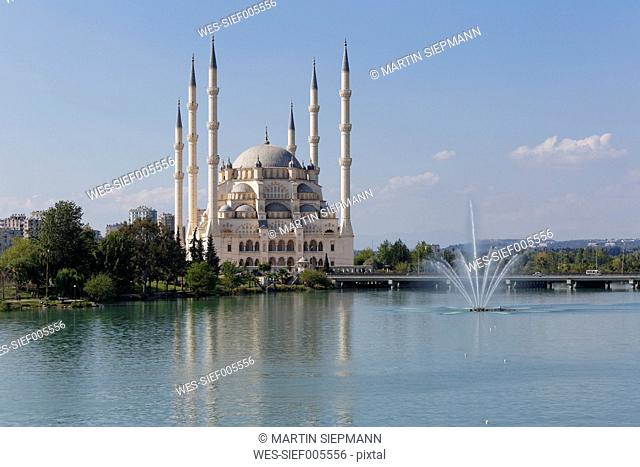 Turkey, Adana, Sabanci Central Mosque and Seyhan River