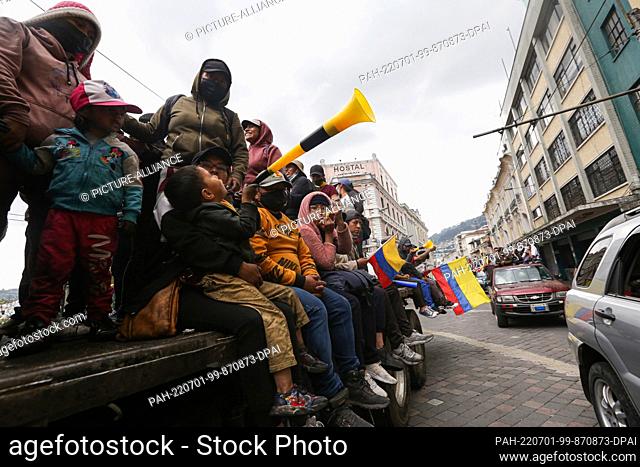 30 June 2022, Ecuador, Quito: Hundreds of indigenous people who had come to the capital to demonstrate in front of the Casa de la Cultura
