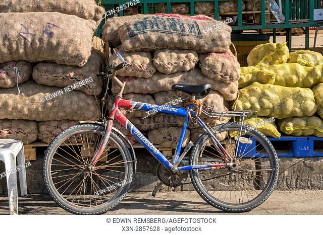 Vegetable market Abu Dhabi - Vegetable market Abu Dhabi - United Arab Emirates - Bike leaning against bags of produce