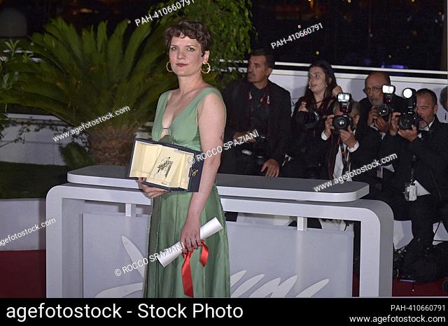 CANNES, FRANCE - MAY 27: Flora Anna Buda pose with The Short Film Palme d’or Award during the Palme D'Or winners photocall at the 76th annual Cannes film...