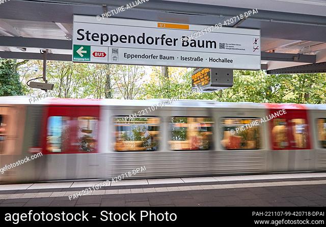 07 November 2022, Hamburg: A sign reading ""Steppendorfer Baum"" hangs at the Eppendorfer Baum subway stop. To mark the start of the 27th World Climate...