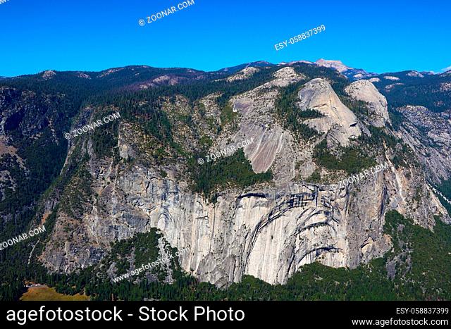 The view from Glacier Point in Yosemite National Park