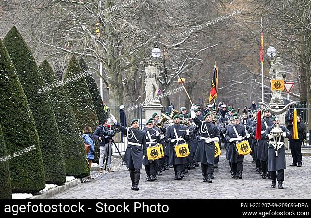 05 December 2023, Berlin: The Bundeswehr Music Corps marches to Bellevue Palace to greet the Belgian royal couple. Photo: Jens Kalaene/dpa
