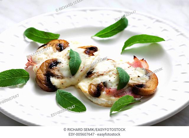 cheese brie baked with mushrooms