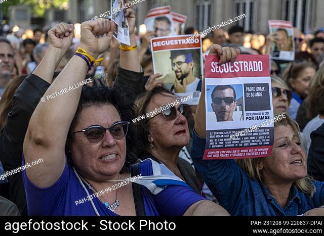 07 December 2023, Argentina, Buenos Aires: People take part in a solidarity rally for the people kidnapped and killed in the attack by the Islamist Hamas on...