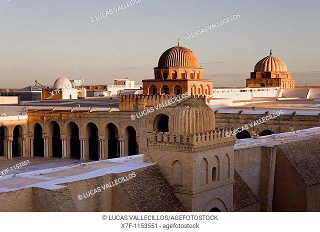 Tunez: Kairouan The Great Mosque Courtyard  Mosquee founded by Sidi Uqba in the VIth century is the most ancient place of prayer in North Africa