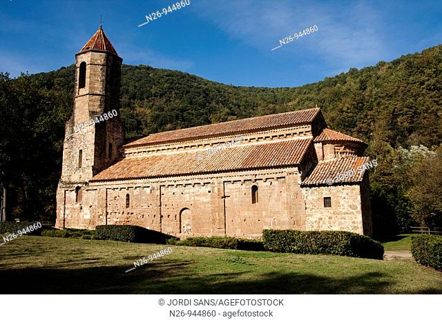 Monasterio románico de Sant Joan les Fonts  Siglo XII  Benedictino  Río Fluvià  España, Catalunya, provincia de Girona, la Garrotxa, Sant Joan les Fonts