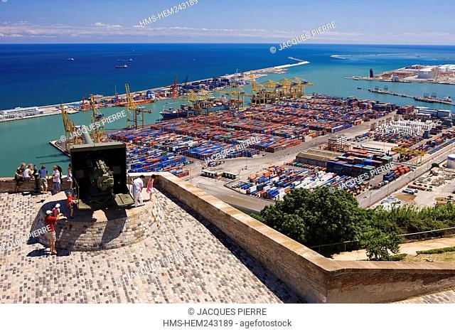 Spain, Catalonia, Barcelona, Montjuic Hill, commercial port and lthe old fortifications of Montjuic Castle