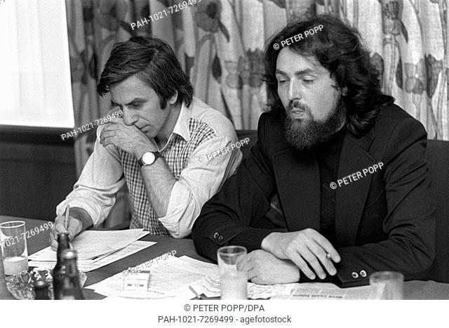 Former student leader Rudi Dutschke (l) and his friend Milan Horacek, editor of the CSSR opposition body ""Listy-Blaetter"" at a press conference in Bonn on 19...