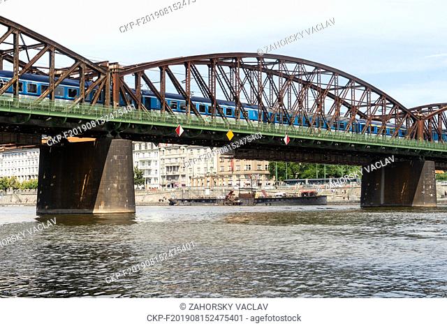 The view on Vysehrad's railway bridge in Prague connecting Smichov and Vyton district. (CTK Photo/Vaclav Zahorsky)