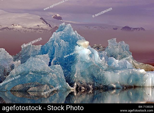 Icebergs, fog, glacier, Jökulsarlon, Vatnajökull, South Iceland, National Park, Iceland, Europe