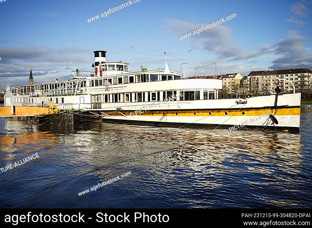 PRODUCTION - 13 December 2023, Baden-Württemberg, Mannheim: The paddle steamer ""Mainz"" is moored on the Neckar at the jetty