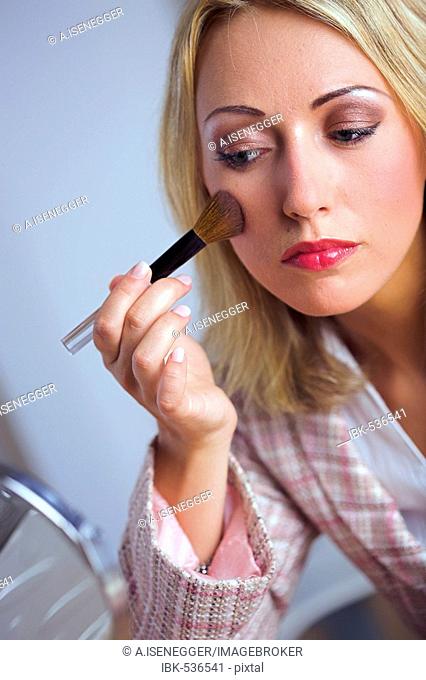 Woman makes her makeup