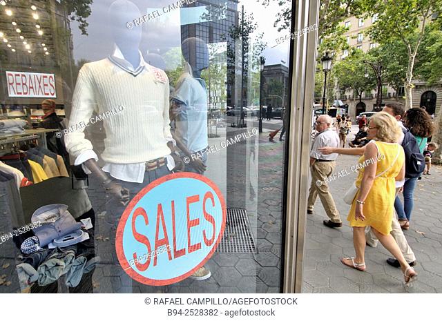 Clothes store. Paseo de Gracia avenue. Eixample district. Barcelona. Catalonia. Spain