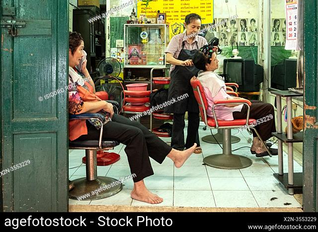 Street hairdresser. Bangkok. Thailand