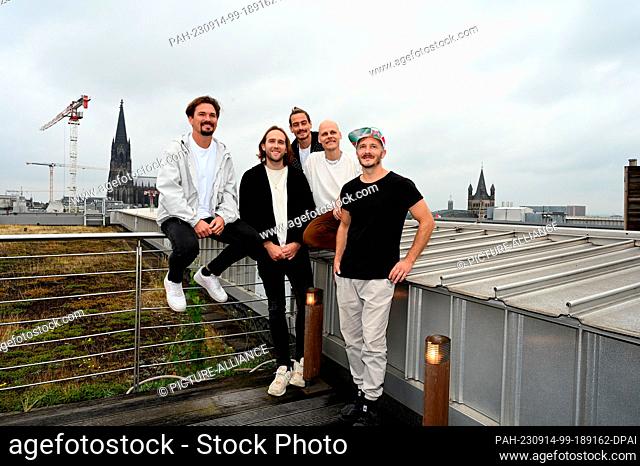 13 September 2023, North Rhine-Westphalia, Cologne: Oliver Niesen, Kevin Wittwer, Dominik Schönenborn, Hannes Feder and Yannick Richter from the Cologne band...