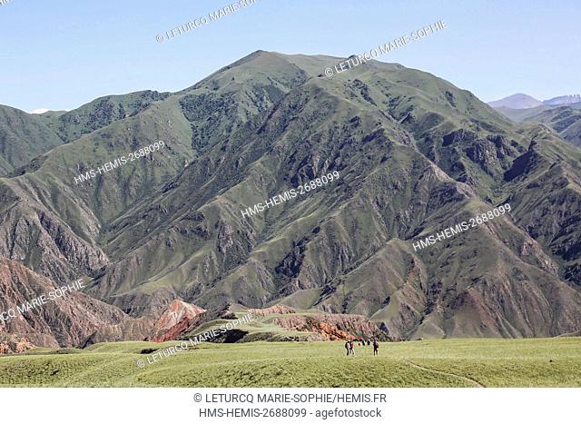 Kyrgyzstan, Naryn Province, sightseeing tour and mountain trek