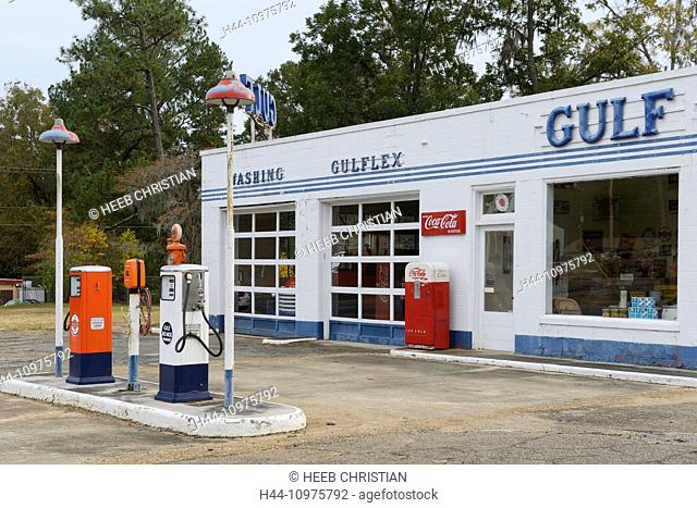 USA, Florida, Quincy, Panhandle, old gulf station in the town of Quincy west of Tallahassee
